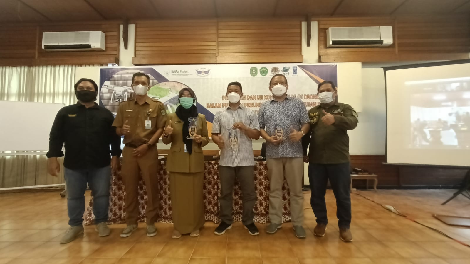 https://dishutkaltim.com/public/admin/images/gambar_berita/1648438318_WhatsApp Image 2022-03-28 at 10.24.21 AM.jpeg